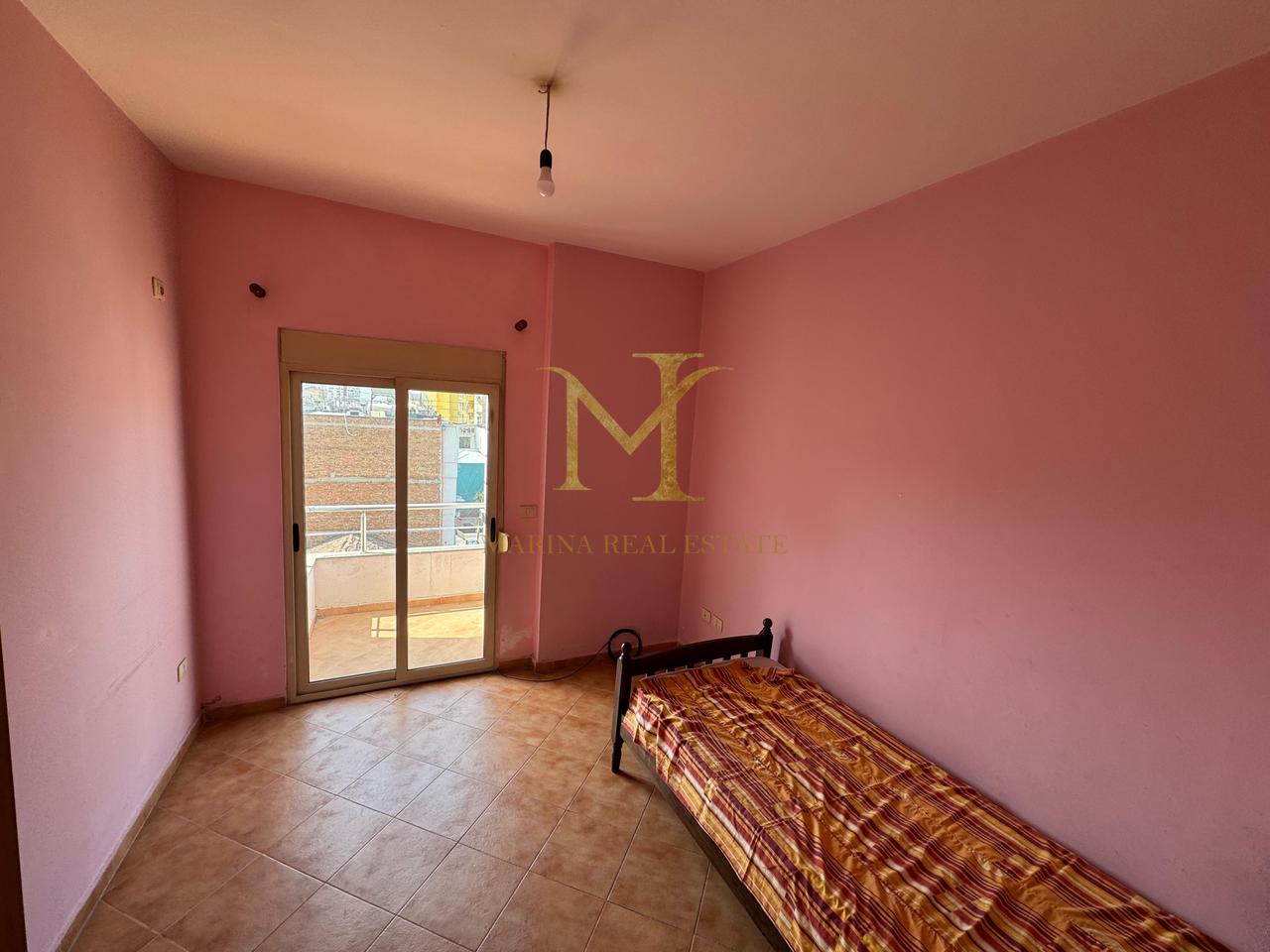 ? VENDESI APPARTAMENTO 2+1 A DURRËS – POSIZIONE FANTASTICA!