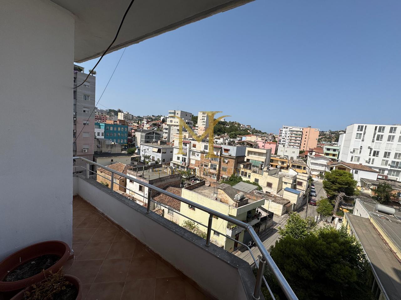 ? VENDESI APPARTAMENTO 2+1 A DURRËS – POSIZIONE FANTASTICA!