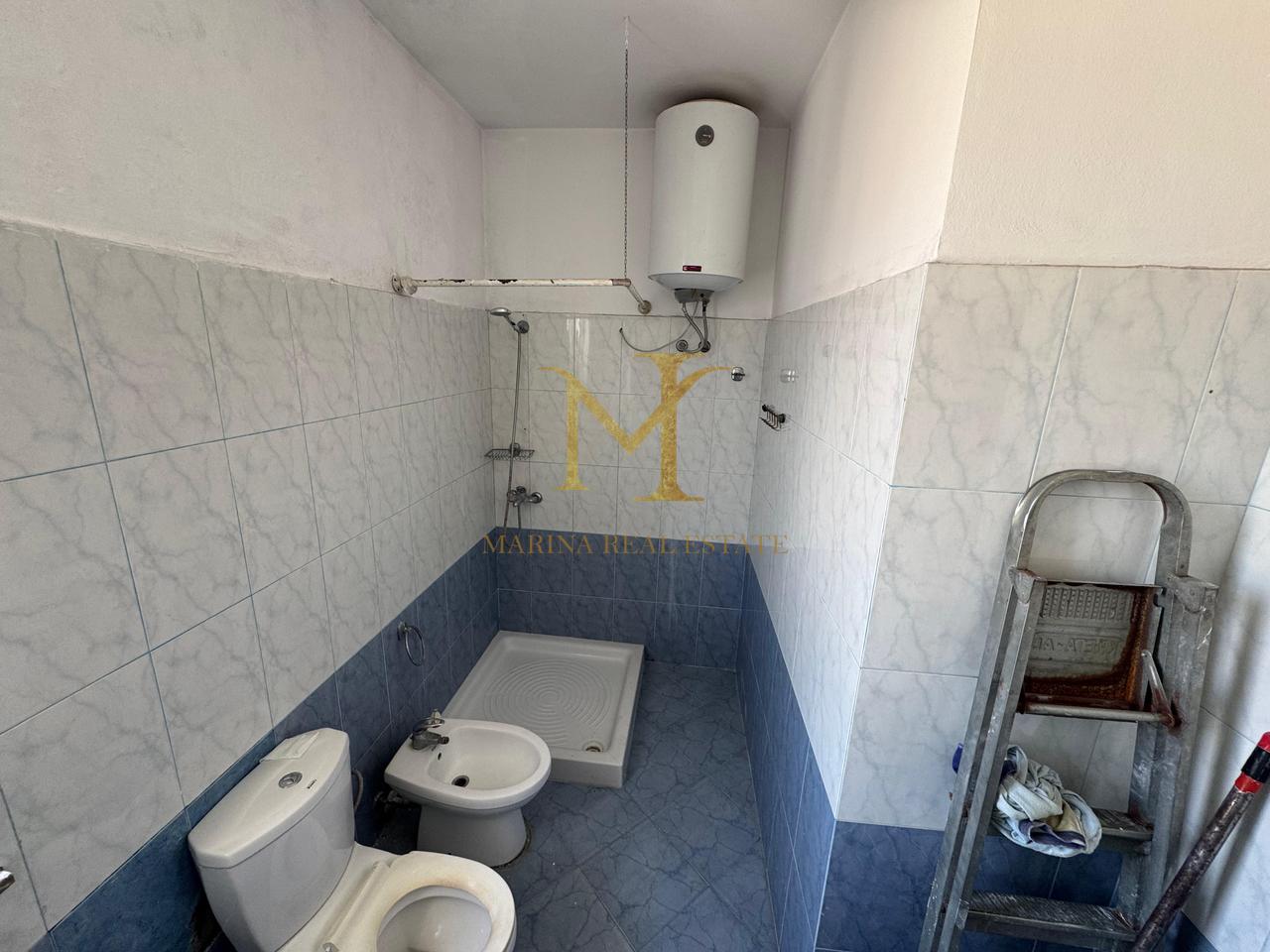 ? VENDESI APPARTAMENTO 2+1 A DURRËS – POSIZIONE FANTASTICA!