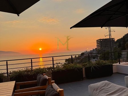 Apartament 1+1 me verandë për shitje në Radhimë – (i ndare ne 2 garsoniere)