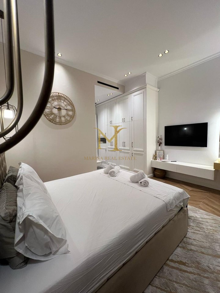 Apartament 1+1 me verandë për shitje në Radhimë – (i ndare ne 2 garsoniere)