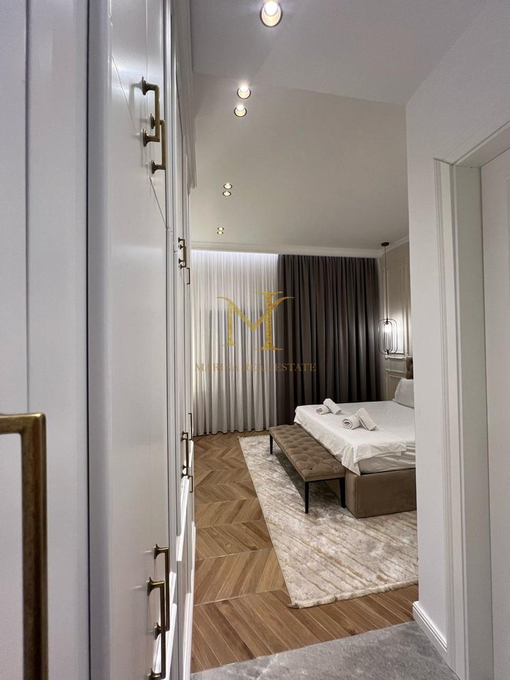 Apartament 1+1 me verandë për shitje në Radhimë – (i ndare ne 2 garsoniere)