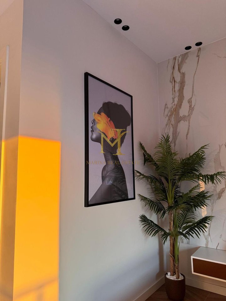 Apartament 1+1 me verandë për shitje në Radhimë – (i ndare ne 2 garsoniere)