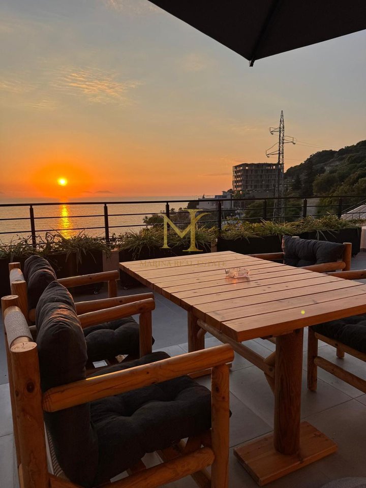 Apartament 1+1 me verandë për shitje në Radhimë – (i ndare ne 2 garsoniere)