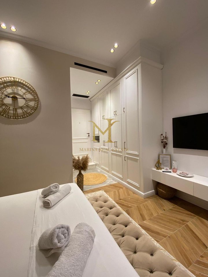 Apartament 1+1 me verandë për shitje në Radhimë – (i ndare ne 2 garsoniere)