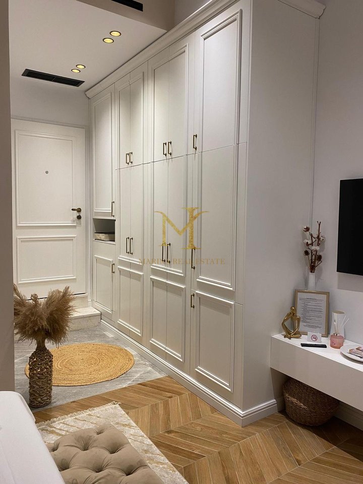Apartament 1+1 me verandë për shitje në Radhimë – (i ndare ne 2 garsoniere)