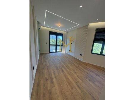 SHITET APARTAMENT 2+1 NE GOLEM , PRANE HOTEL EPIDAMN !!