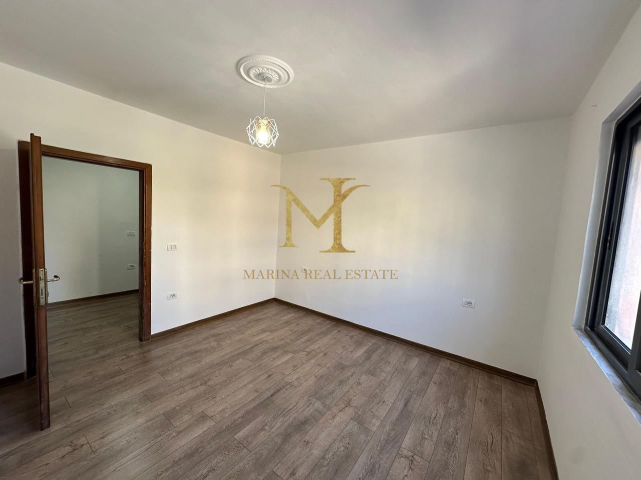 Shitet Apartament 1+1 ne zonen e Stadiumit !!