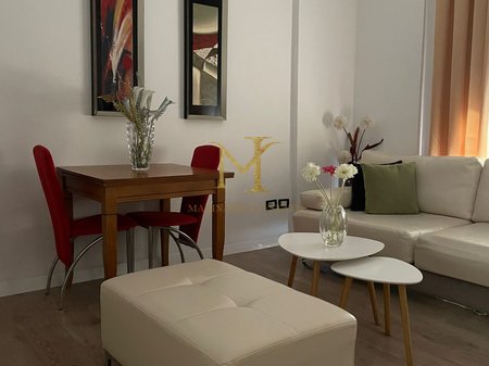 Qera apartamenti 1+1 Durres, tek Markata