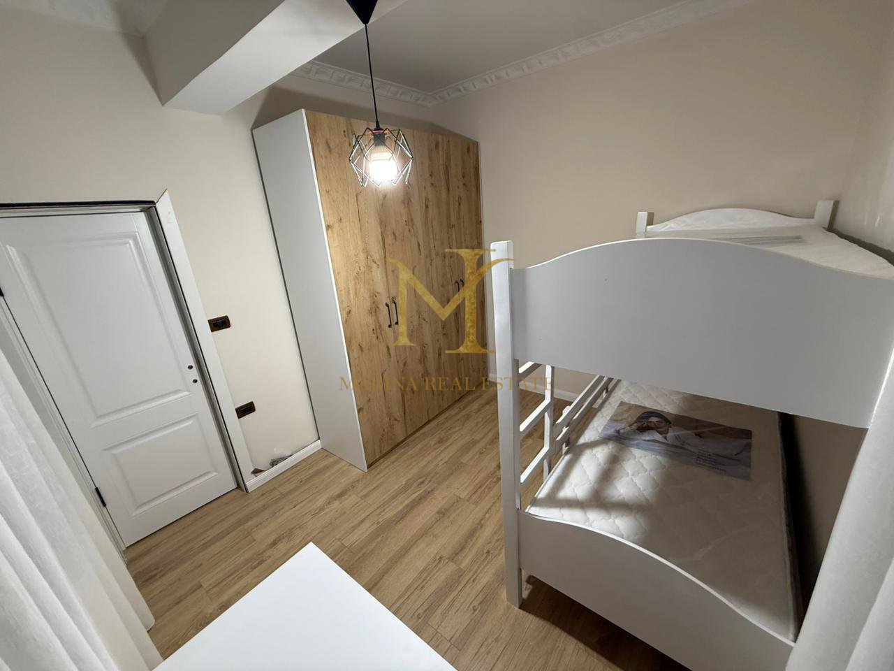 SHITET APARTAMENT 2+1 ME GUZHINE TE VECUAR NE PLAZH ILIRIA !!