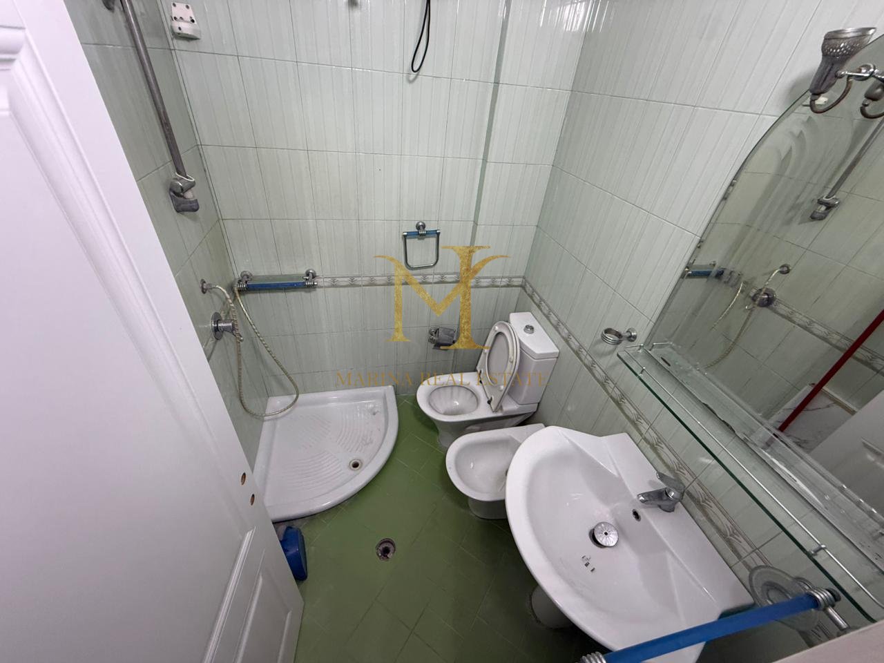 SHITET APARTAMENT 2+1 ME GUZHINE TE VECUAR NE PLAZH ILIRIA !!