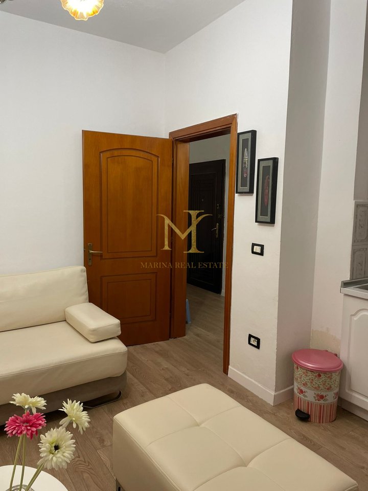 Qera apartamenti 1+1 Durres, tek Markata