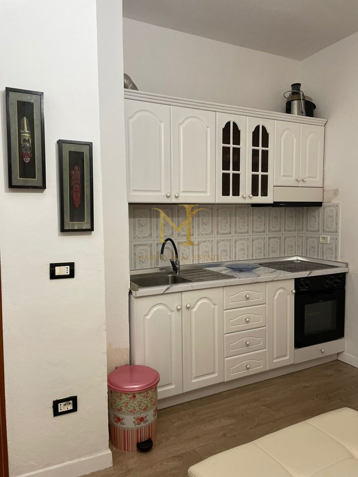 Qera apartamenti 1+1 Durres, tek Markata