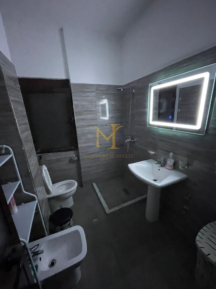 Qera apartamenti 1+1 Durres, tek Markata