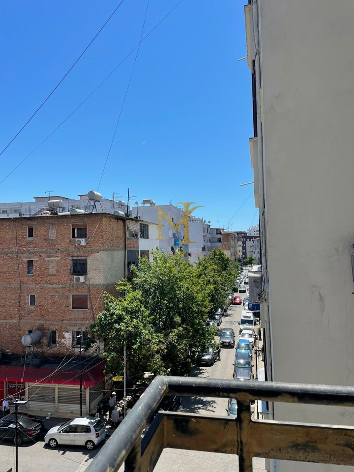 Qera apartamenti 1+1 Durres, tek Markata