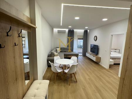 VENDESI APPARTAMENTO 1+1 SULLA SPIAGGIA FERROVIARIA, DURAZZO!