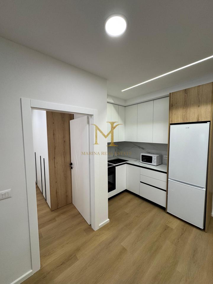 VENDESI APPARTAMENTO 1+1 SULLA SPIAGGIA FERROVIARIA, DURAZZO!