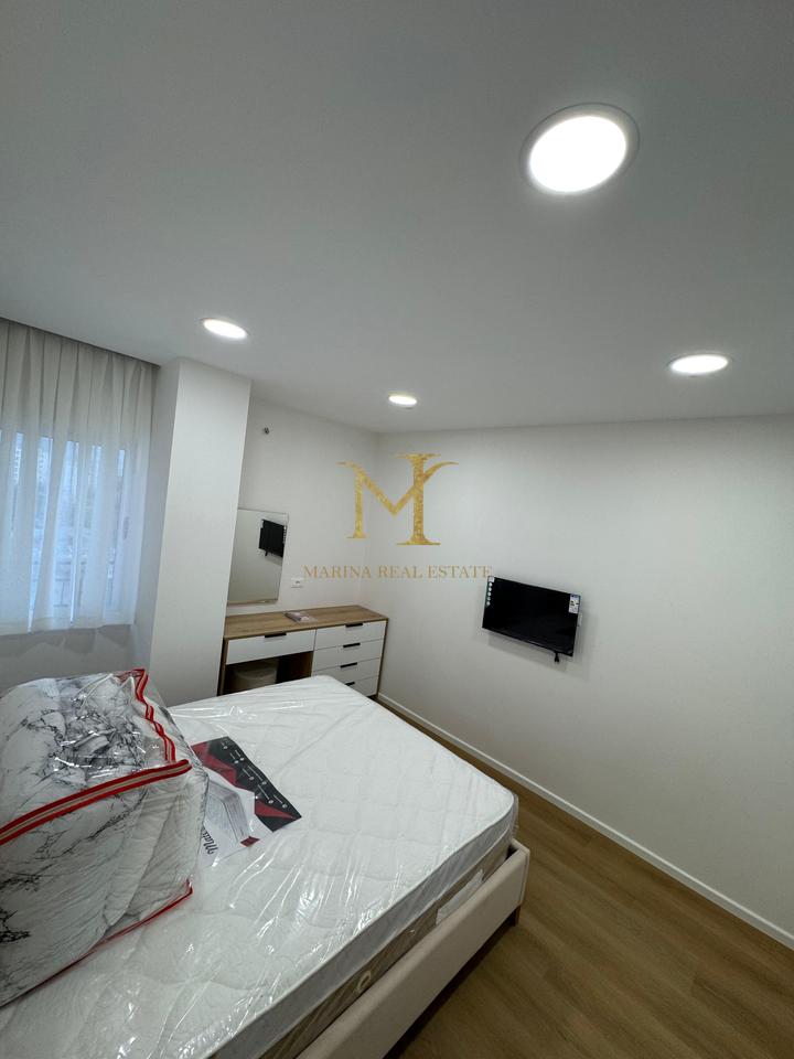 VENDESI APPARTAMENTO 1+1 SULLA SPIAGGIA FERROVIARIA, DURAZZO!