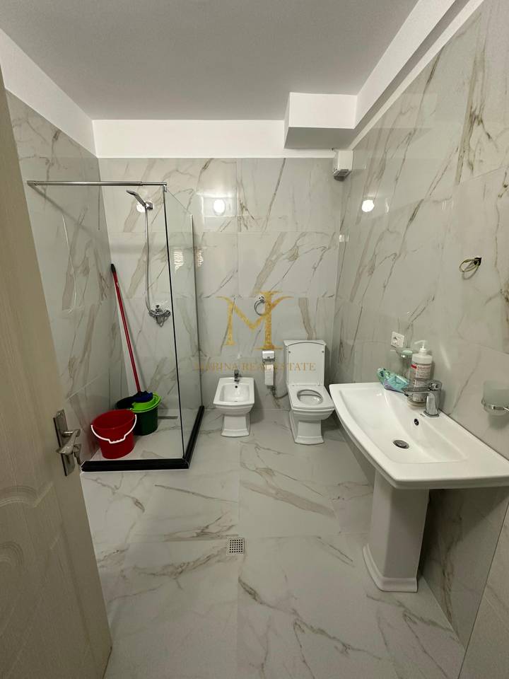 APARTAMENT 2+1 PER QERA PRANE SHKOLLES BAJRAM CURRI NE PLAZH , DURRES !