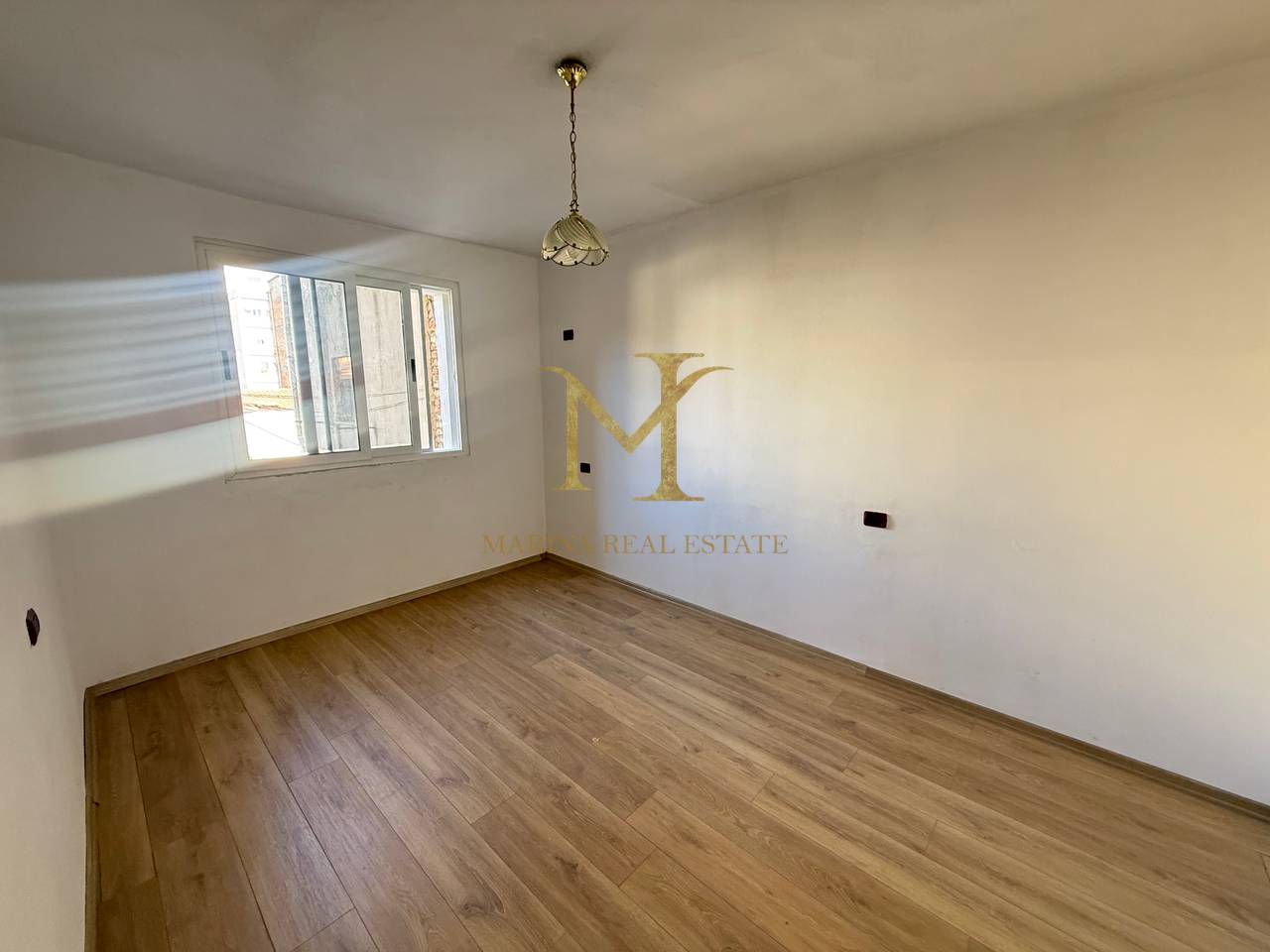 VENDESI APPARTAMENTO 2+1+2 BALCONI, VICINO AL PALAZZO DELLO SPORT!