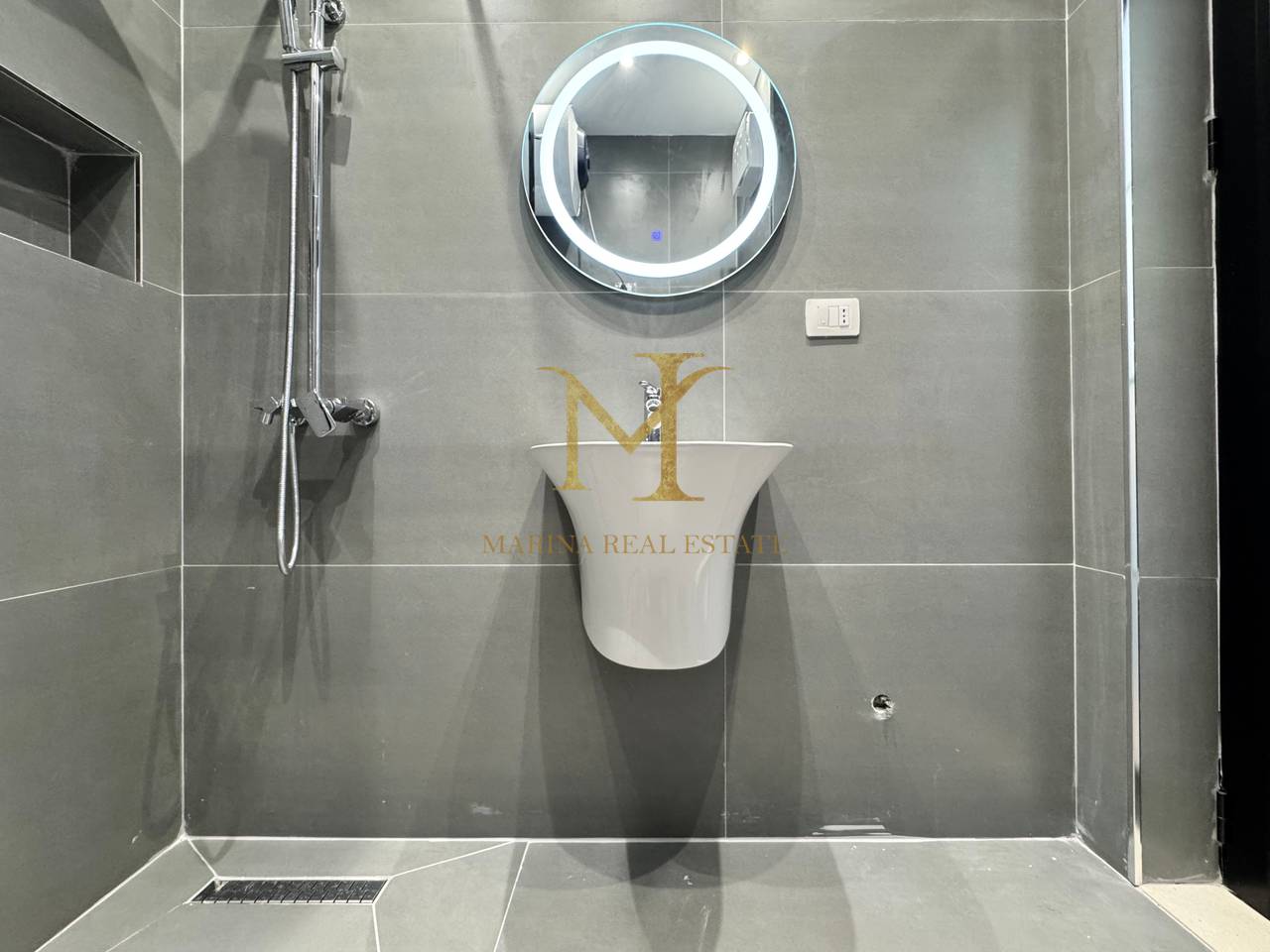 SHITET APARTAMENT 1+1 I INVESTUAR NE DETAJE , PLAZH ILIRIA !!