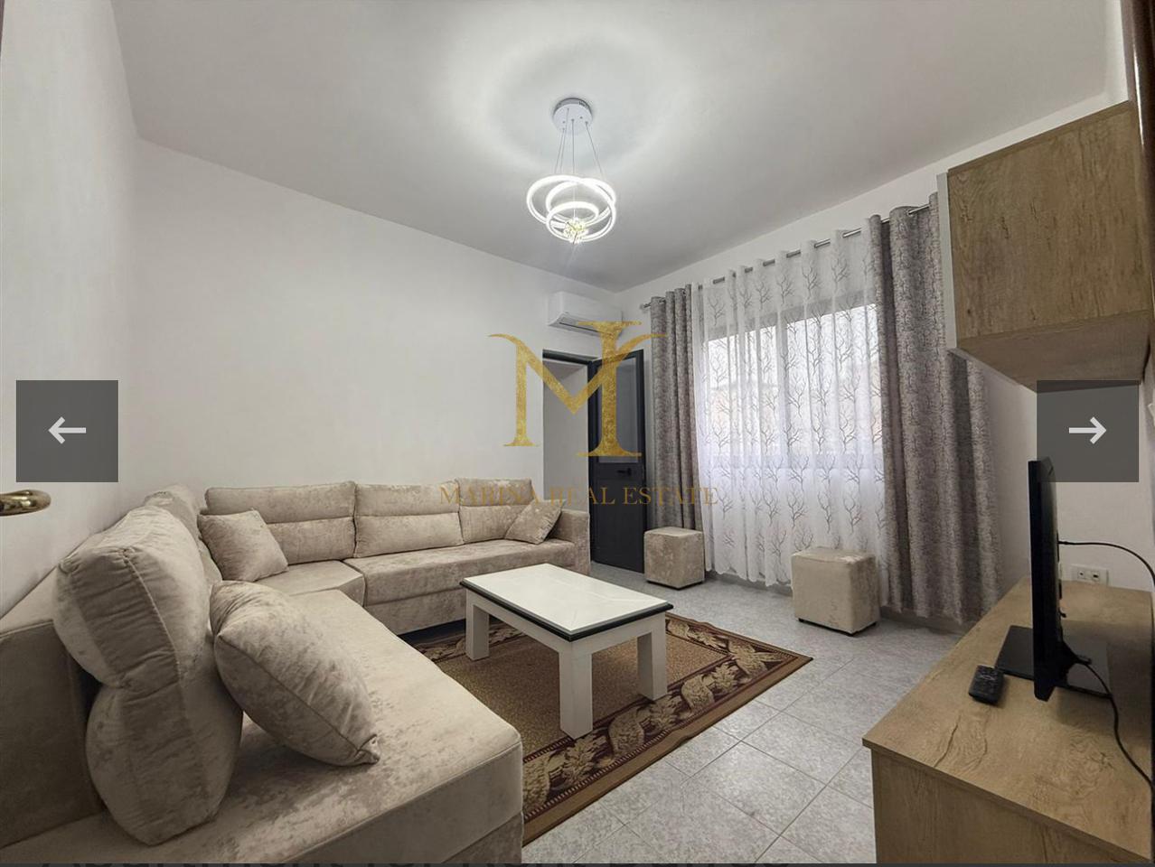 Jepet me qera apartament ne Durres, Qender. 1+1