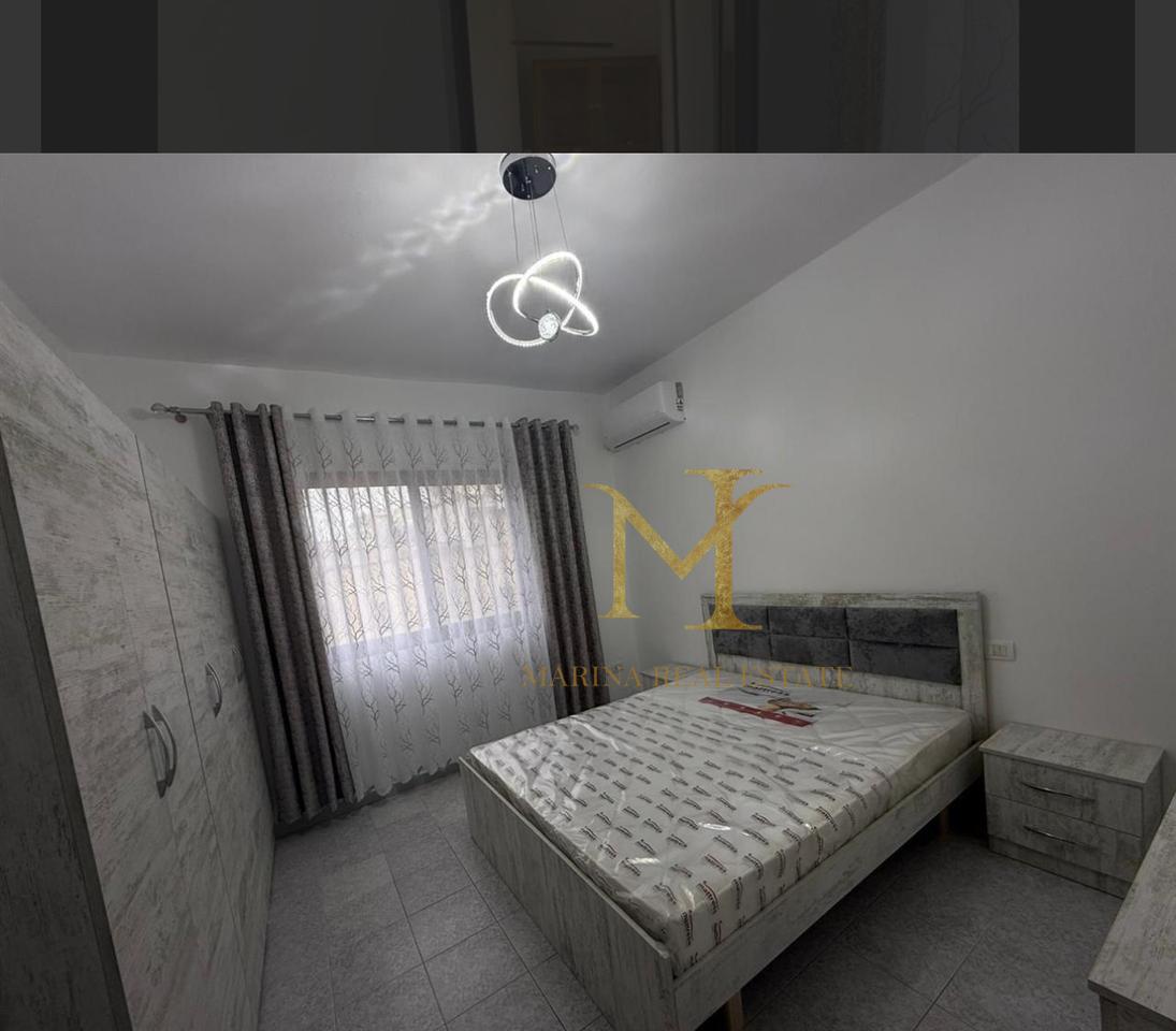 Jepet me qera apartament ne Durres, Qender. 1+1