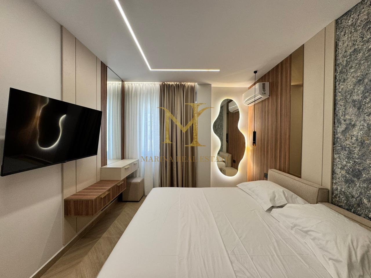 Shitet Papafingo luksoze në vijë të parë të detit, në Plazh pranë Hotel Adriatik.