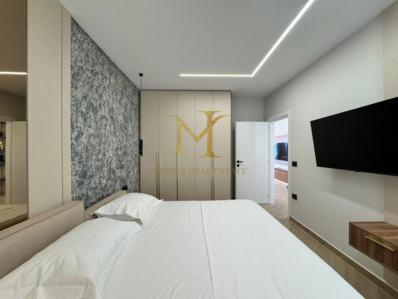 Shitet Papafingo luksoze në vijë të parë të detit, në Plazh pranë Hotel Adriatik.