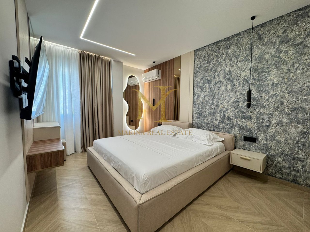 Shitet Papafingo luksoze në vijë të parë të detit, në Plazh pranë Hotel Adriatik.