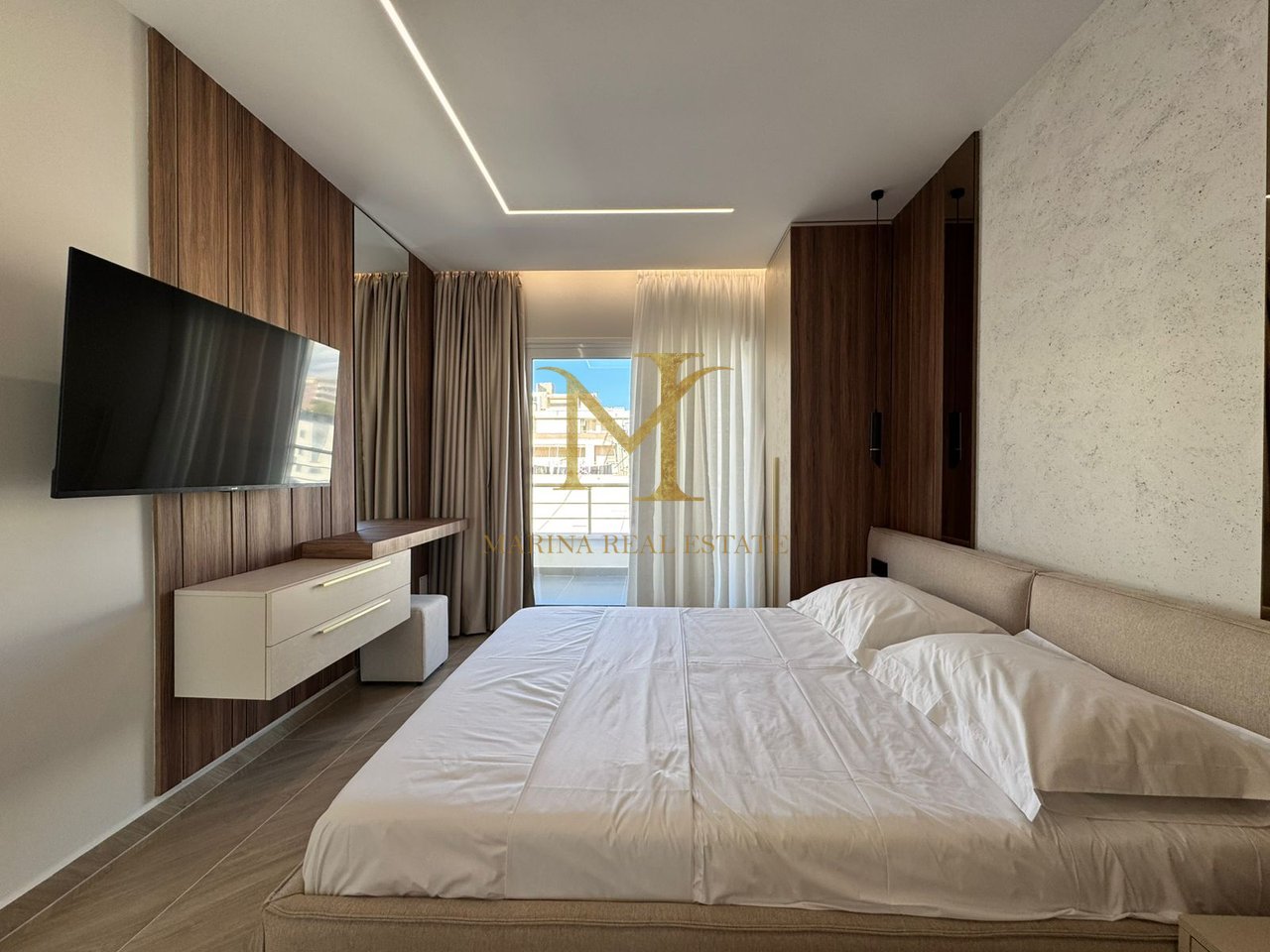 Shitet Papafingo luksoze në vijë të parë të detit, në Plazh pranë Hotel Adriatik.