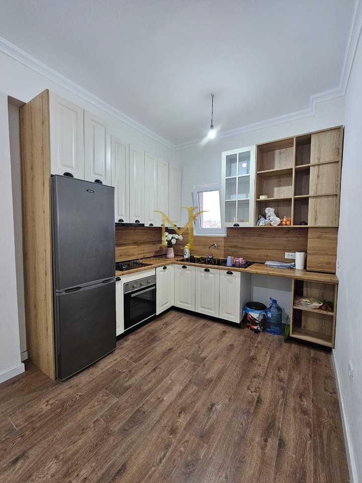 SHITET APARTAMENT 2+1 TE SPITALI DURRES!!