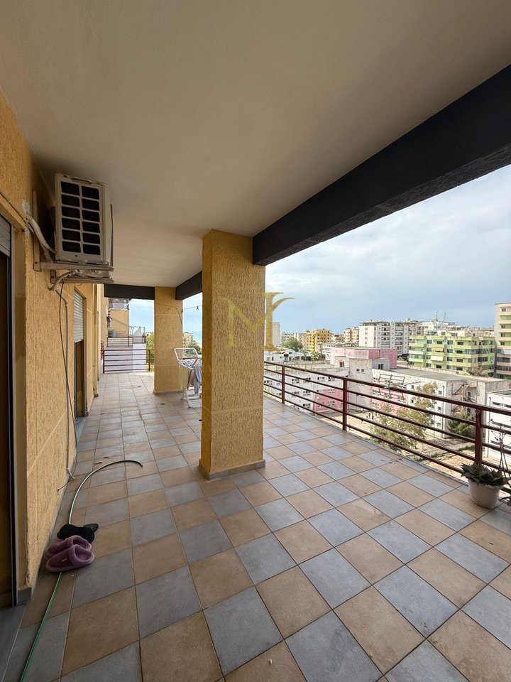 VENDESI IN VENDITA APPARTAMENTO 2+1+ VERANDA, SUPERFICIE 149 M2, PRESSO IL COMPLESSO EKA SULLA SPIAGGIA DI DURAZZO!