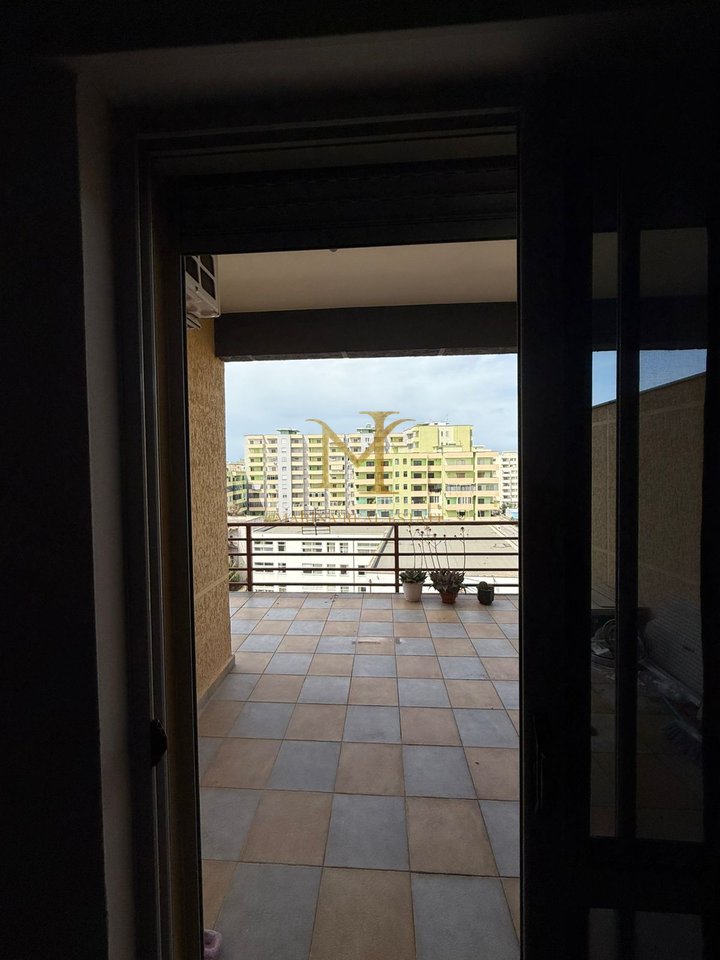 VENDESI IN VENDITA APPARTAMENTO 2+1+ VERANDA, SUPERFICIE 149 M2, PRESSO IL COMPLESSO EKA SULLA SPIAGGIA DI DURAZZO!