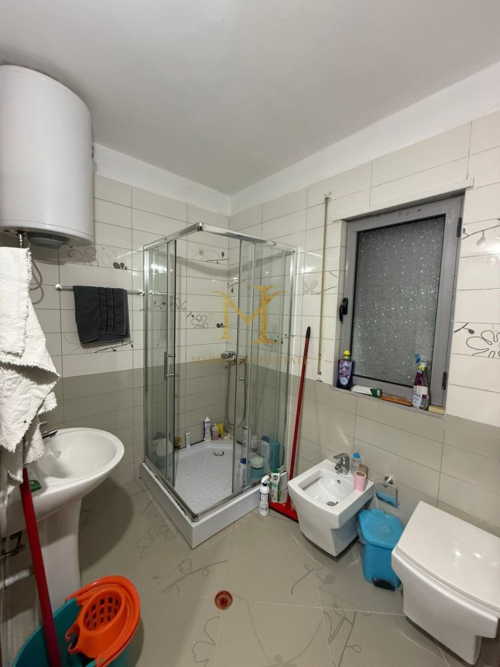 VENDESI IN VENDITA APPARTAMENTO 2+1+ VERANDA, SUPERFICIE 149 M2, PRESSO IL COMPLESSO EKA SULLA SPIAGGIA DI DURAZZO!