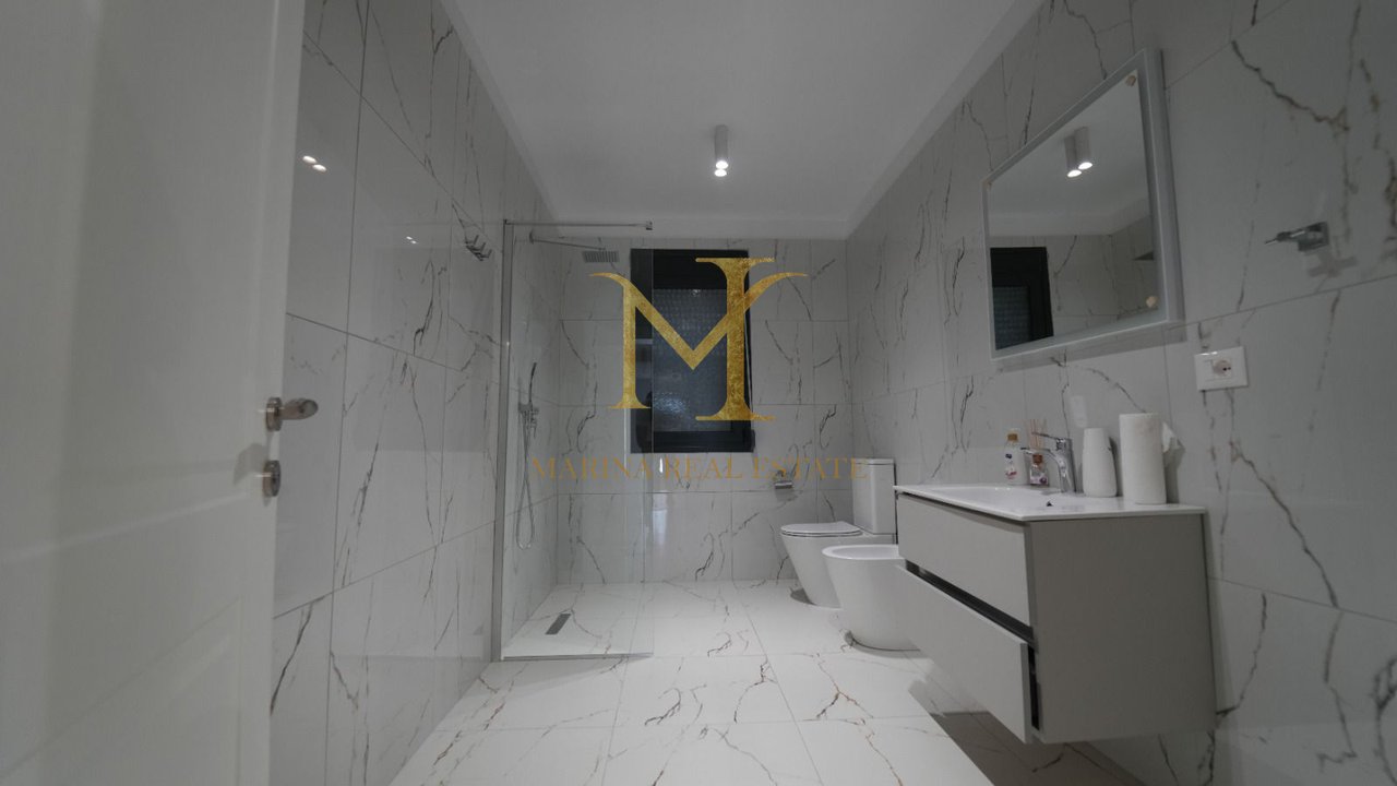 AMBIENTE BUSINESS Durazzo, Centro (Museo dei Martiri)