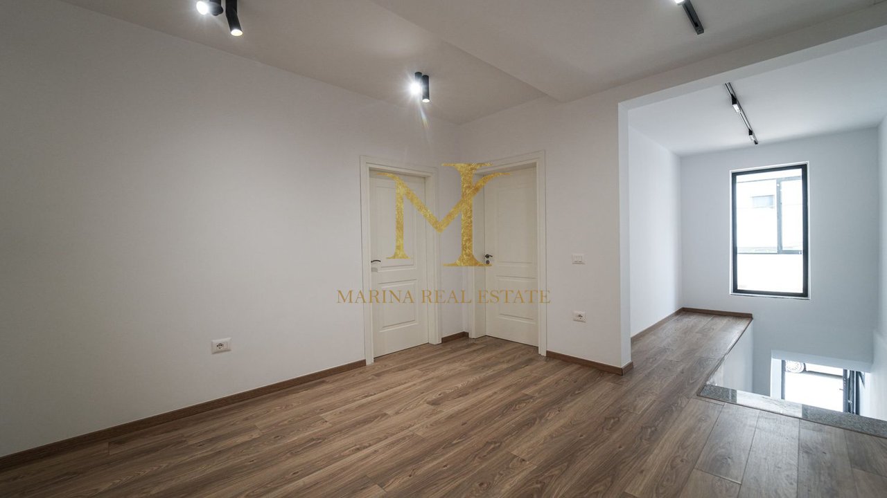 AMBIENTE BUSINESS Durazzo, Centro (Museo dei Martiri)