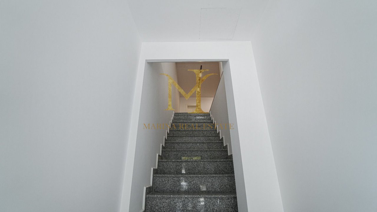AMBIENTE BUSINESS Durazzo, Centro (Museo dei Martiri)