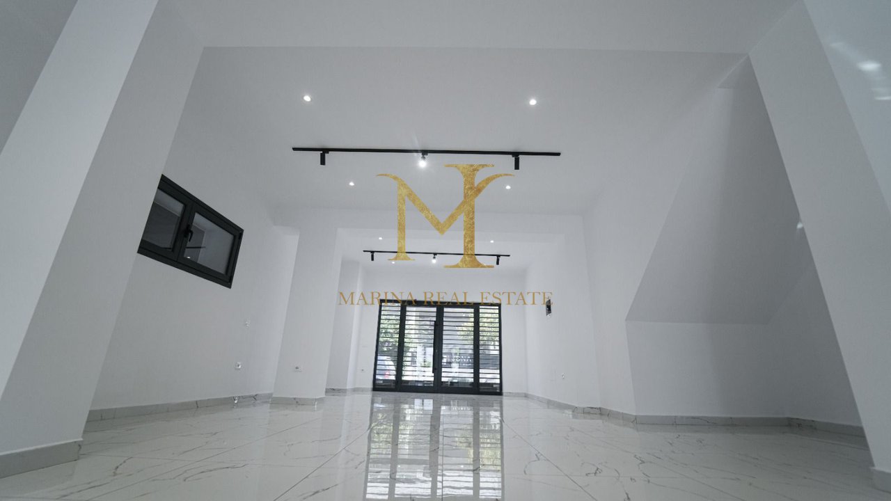 AMBIENTE BUSINESS Durazzo, Centro (Museo dei Martiri)