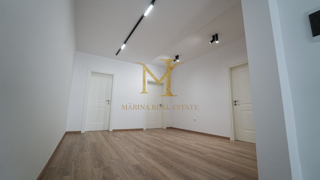AMBIENTE BUSINESS Durazzo, Centro (Museo dei Martiri)