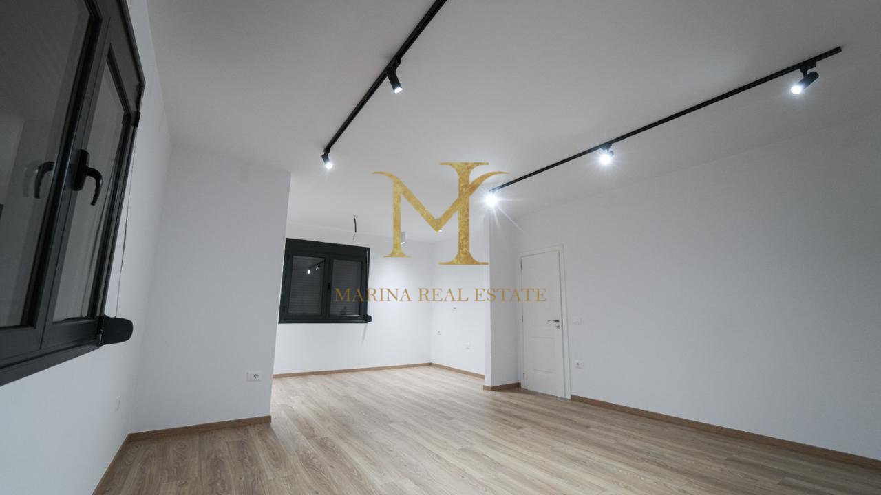 AMBIENTE BUSINESS Durazzo, Centro (Museo dei Martiri)