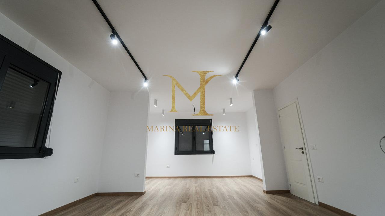 AMBIENTE BUSINESS Durazzo, Centro (Museo dei Martiri)