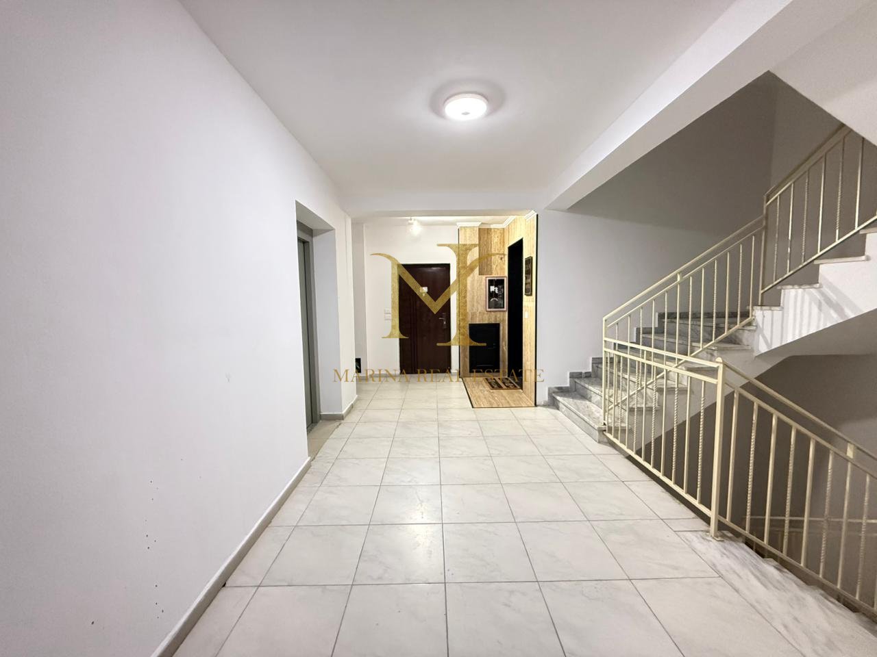 IN VENDITA APPARTAMENTO 1+1+ 2 BALCONI, SULLA SPIAGGIA RROTA E KUQE!
