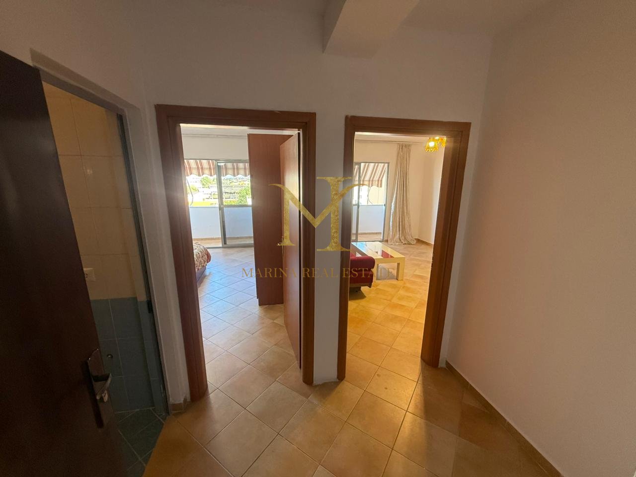 IN VENDITA APPARTAMENTO 1+1+ 2 BALCONI, SULLA SPIAGGIA RROTA E KUQE!