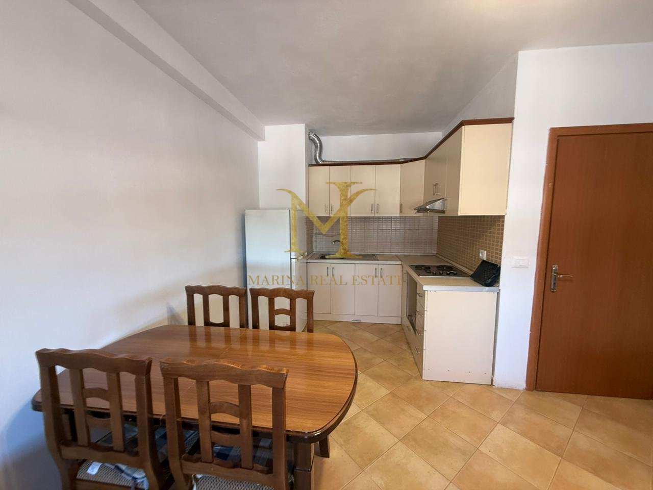 IN VENDITA APPARTAMENTO 1+1+ 2 BALCONI, SULLA SPIAGGIA RROTA E KUQE!