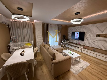 Ofrohet Per Qera Apartament 2+1 i investuar, Stacioni i Trenit Durres !!