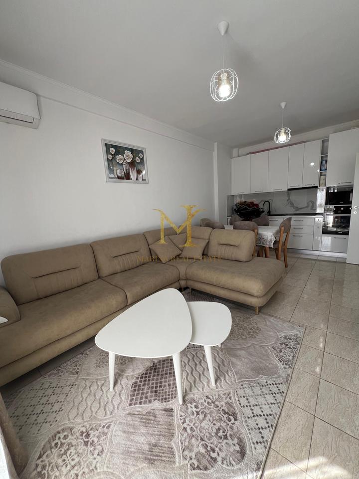Ofrohet Per Qera Apartament 2+1 me pamje deti , Plazh Durres  !!