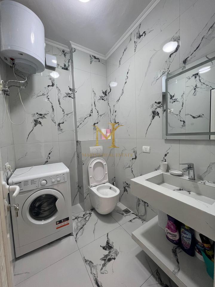 Ofrohet Per Qera Apartament 2+1 me pamje deti , Plazh Durres  !!
