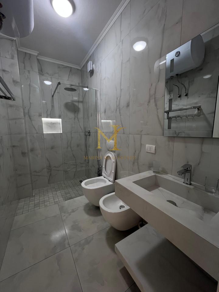 Ofrohet Per Qera Apartament 2+1 me pamje deti , Plazh Durres  !!