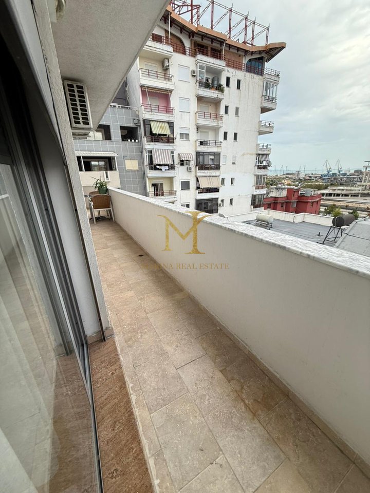 Ofrohet Per Qera Apartament 2+1 i investuar, Stacioni i Trenit Durres !!